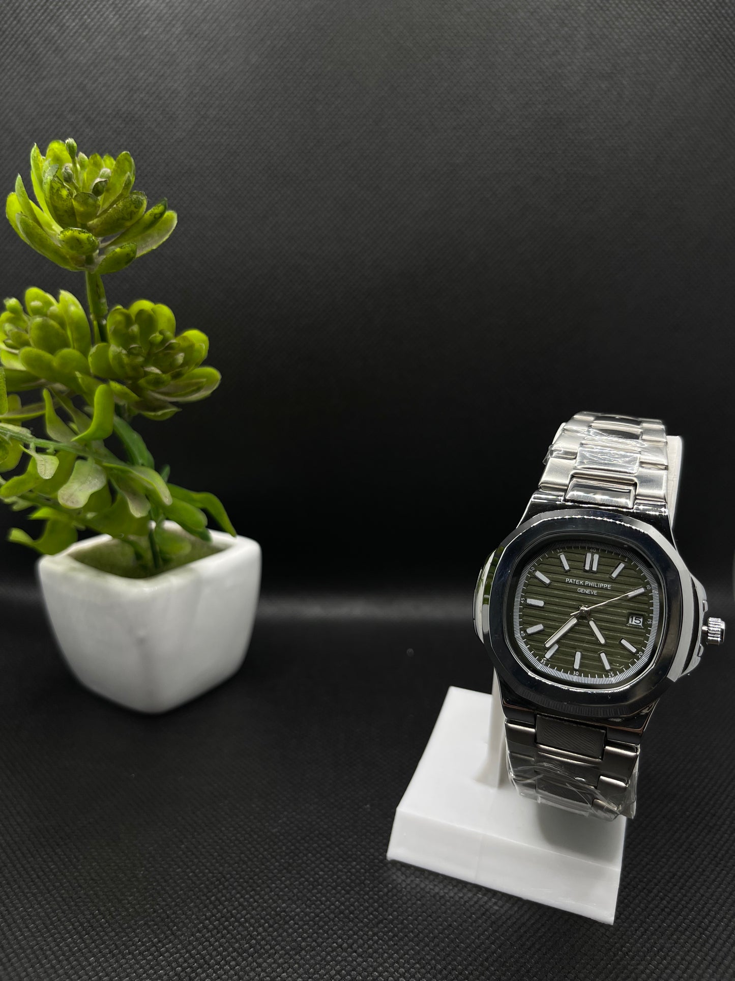 PP GENEVE IN GREEN DIAL WITH DATE STAINLESS STEEL STRAP