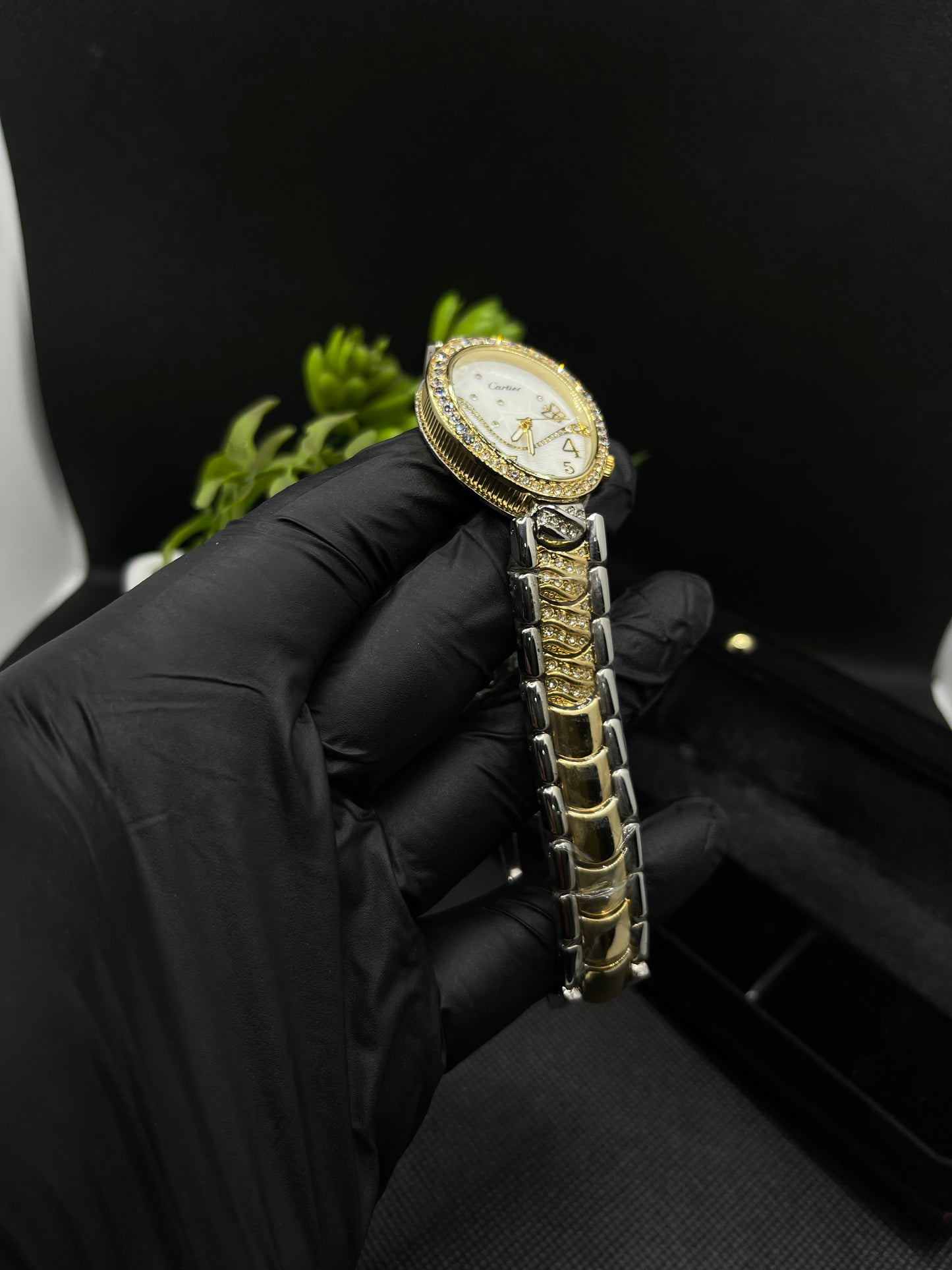 LUXURY WOMEN'S CARTIER CRYSTAL BRACELET WATCH ELEGANT OVAL & RHINESTONE DETAILING