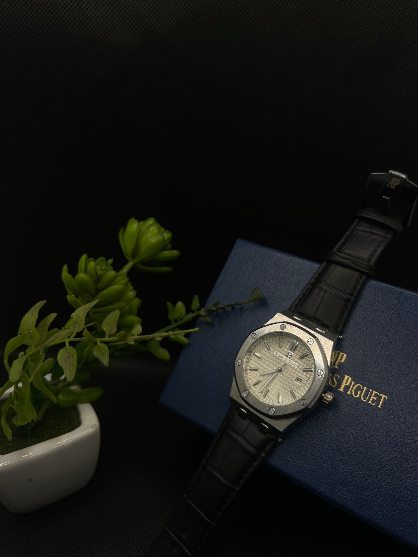 AP WHITE DIAL ROYAL OAK WITH DATE IN PREMIUM BLACK LEATHER STRAP