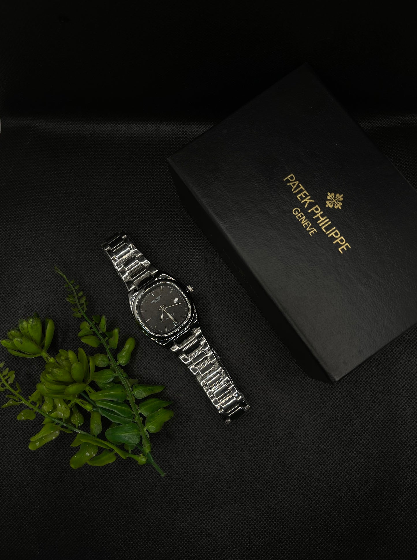 PP GENEVE BLACK TEXTURE DIAL WITH DATE IN SILVER STAINLESS STEEL STRAP