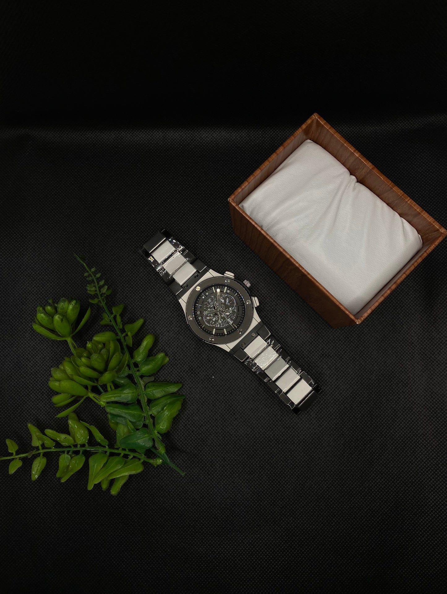 HB CLASSIC FUSION CHRONOGRAPH WITH DATE IN TITANIUM CHAIN