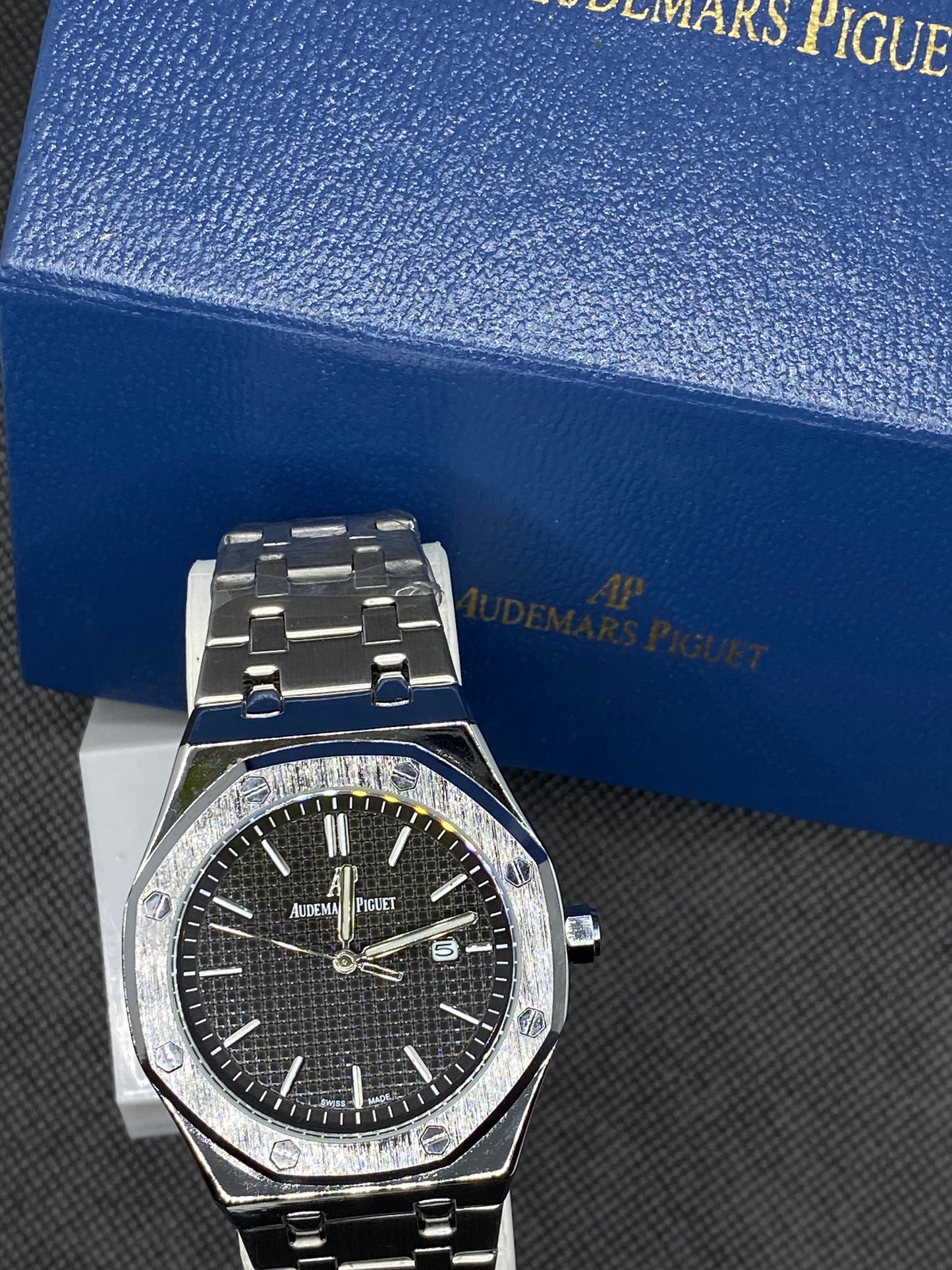 AP ROYAL OAK SELF-WINDING BLACK DIAL WITH STAINLESS STEEL