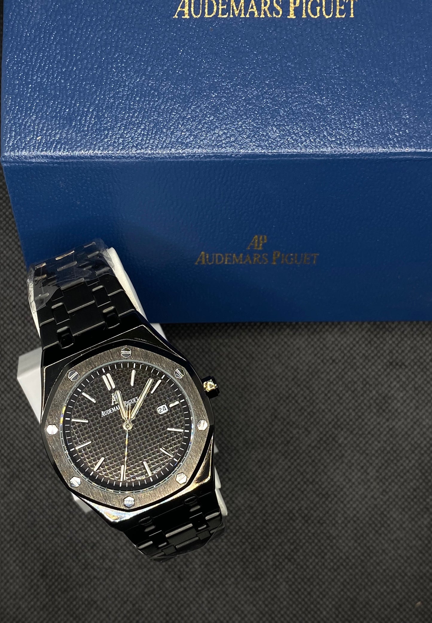 AP ROYAL OAK SELF-WINDING BLACK DIAL WITH BLACK STAINLESS STEEL