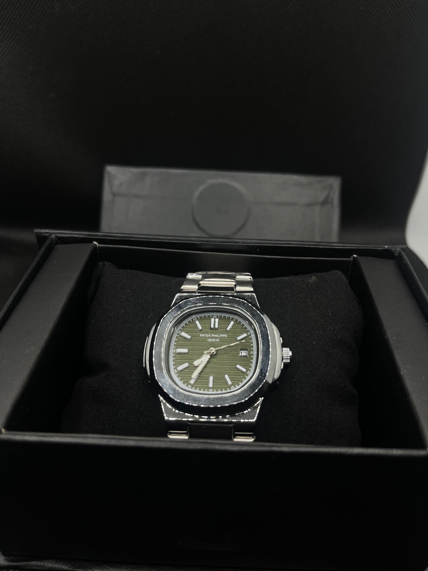 PP GENEVE IN GREEN DIAL WITH DATE STAINLESS STEEL STRAP
