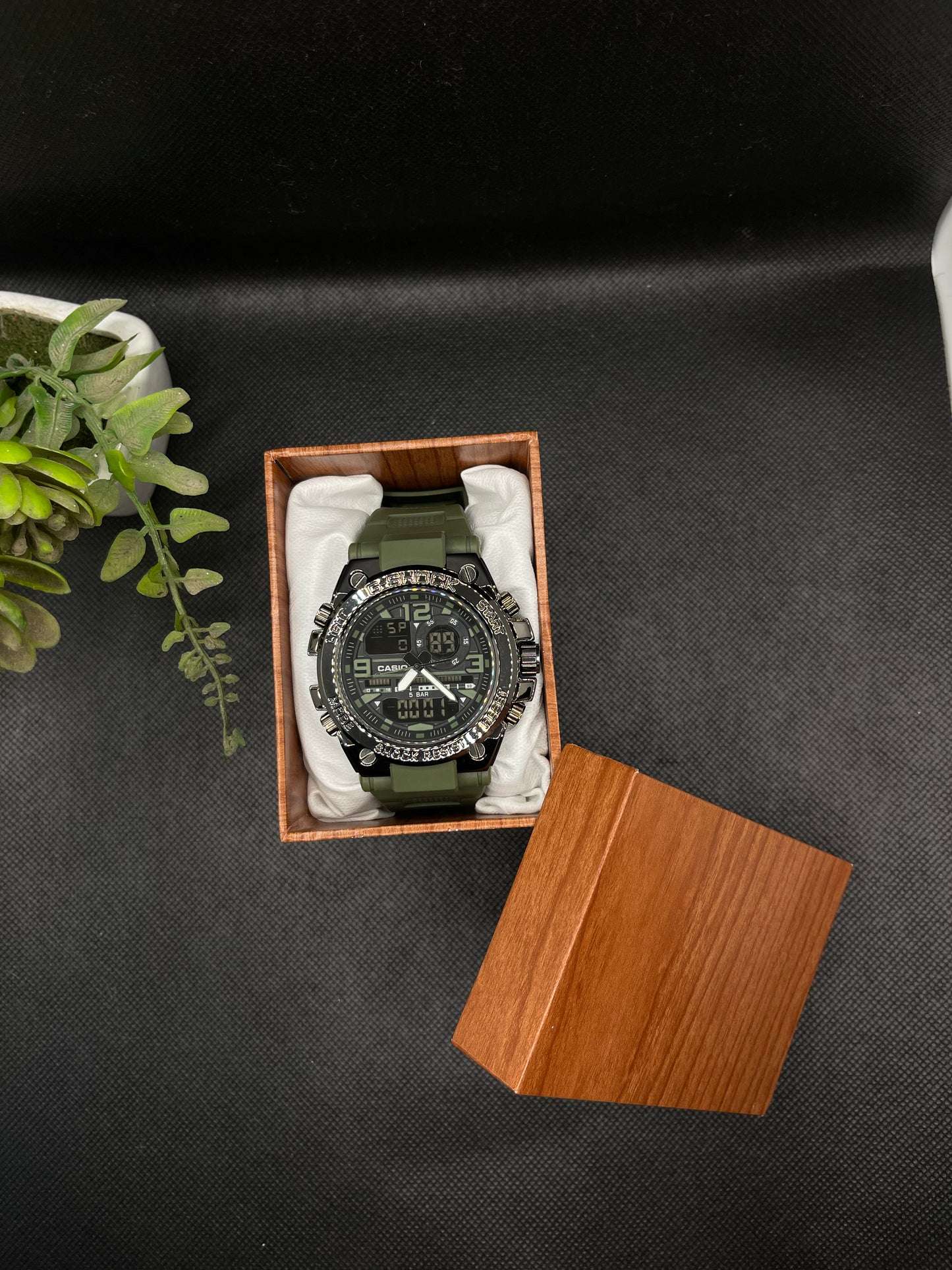 20 BAR ARMY GREEN STAINLESS STEEL BACK H-WATER RESIST