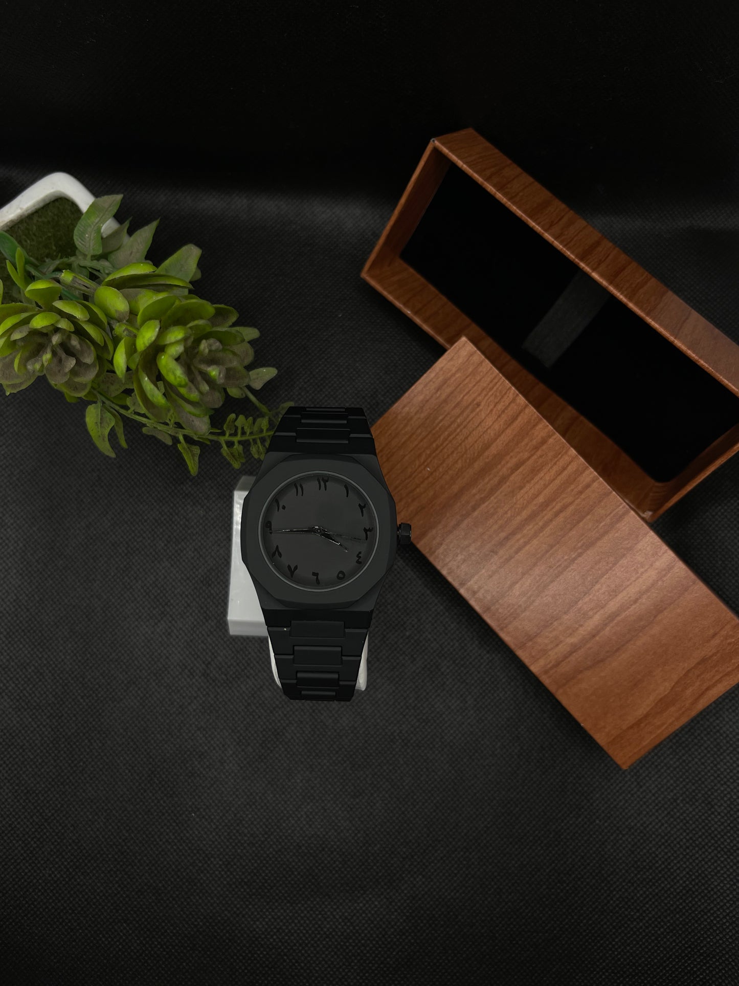 BLACK ARABIC AURA WATCH BLACK DIAL IN FIBER STRAP