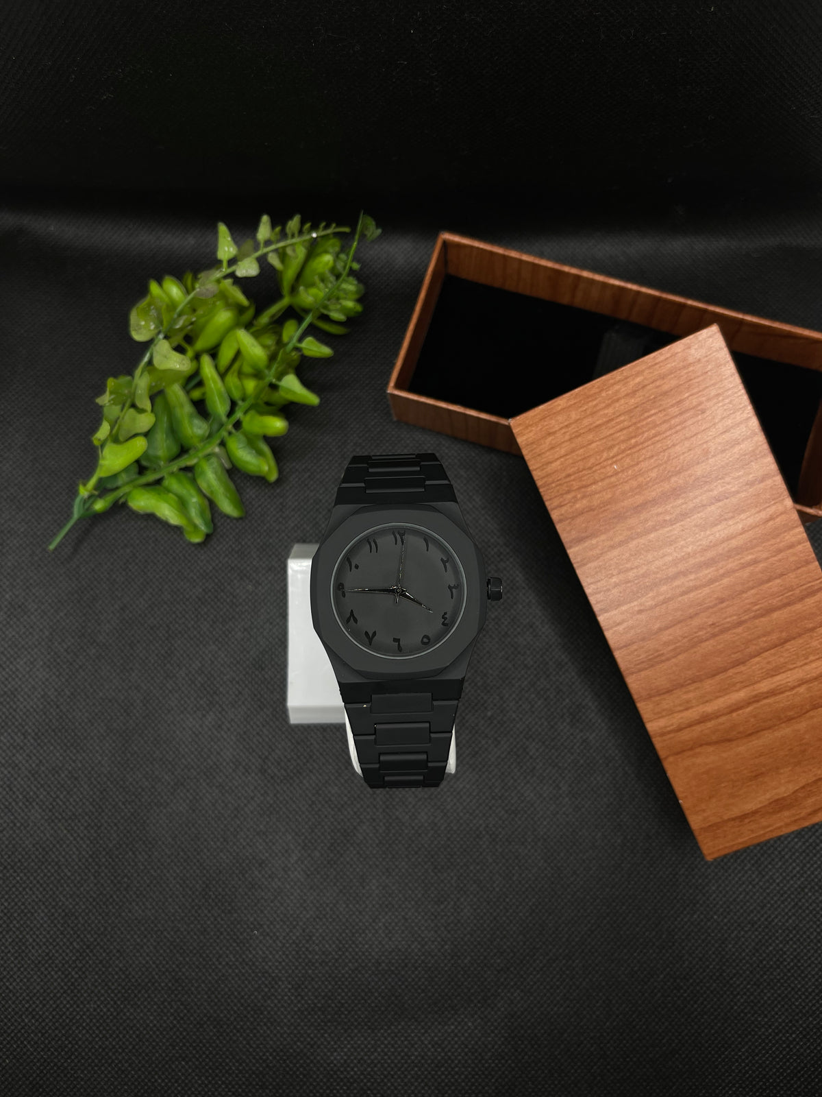 BLACK ARABIC AURA WATCH BLACK DIAL IN FIBER STRAP