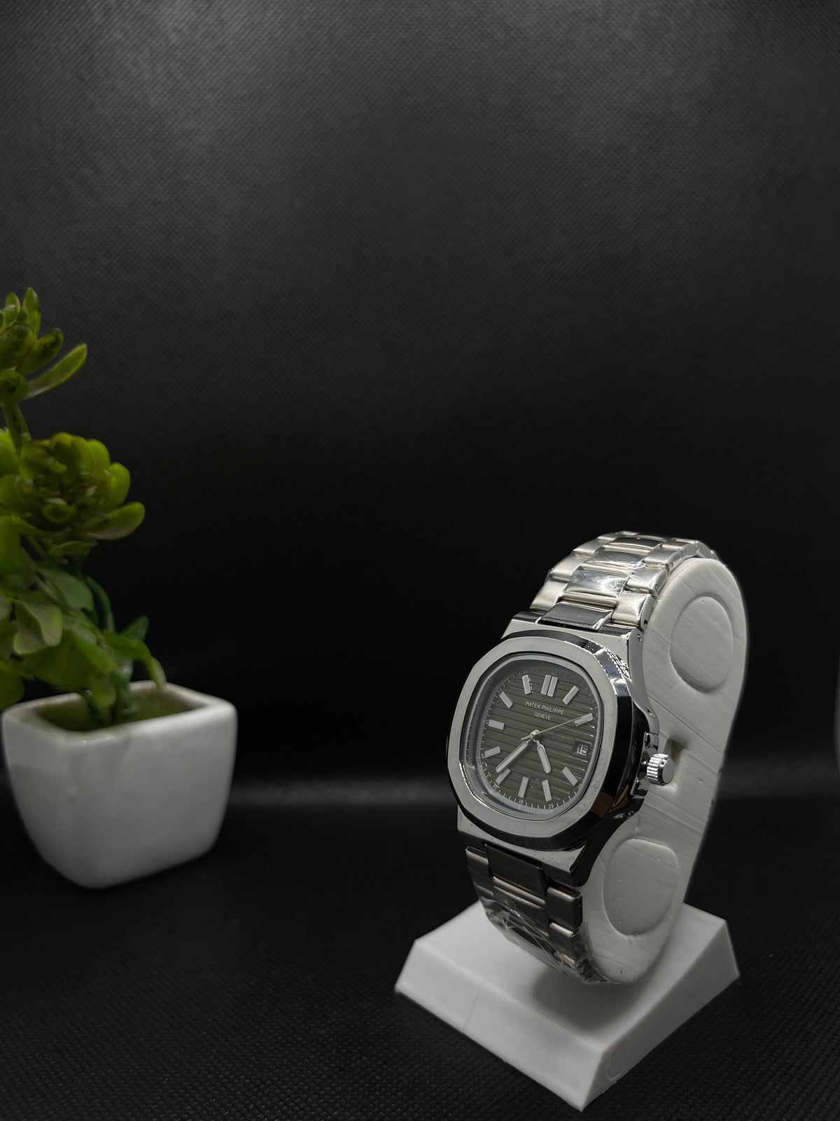 PP GENEVE IN GREEN DIAL WITH DATE STAINLESS STEEL STRAP