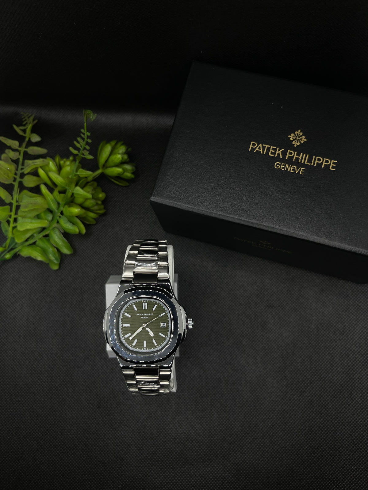 PP GENEVE IN GREEN DIAL WITH DATE STAINLESS STEEL STRAP