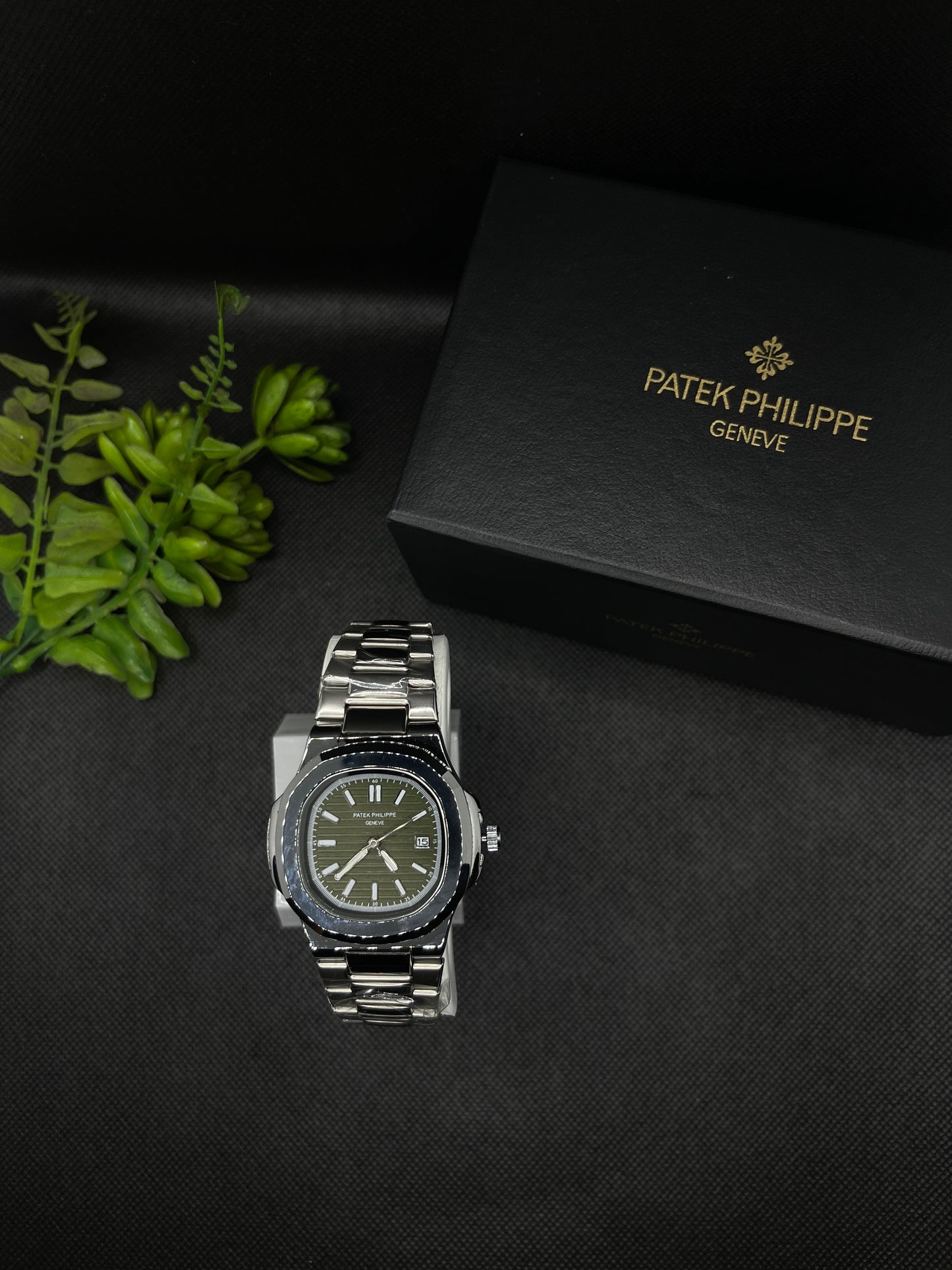 PP GENEVE IN GREEN DIAL WITH DATE STAINLESS STEEL STRAP