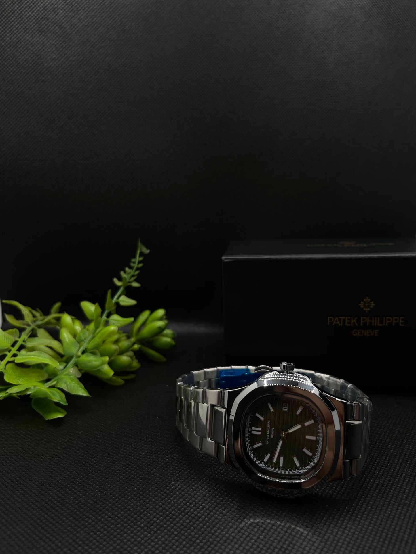 PP GENEVE IN GREEN DIAL WITH DATE STAINLESS STEEL STRAP