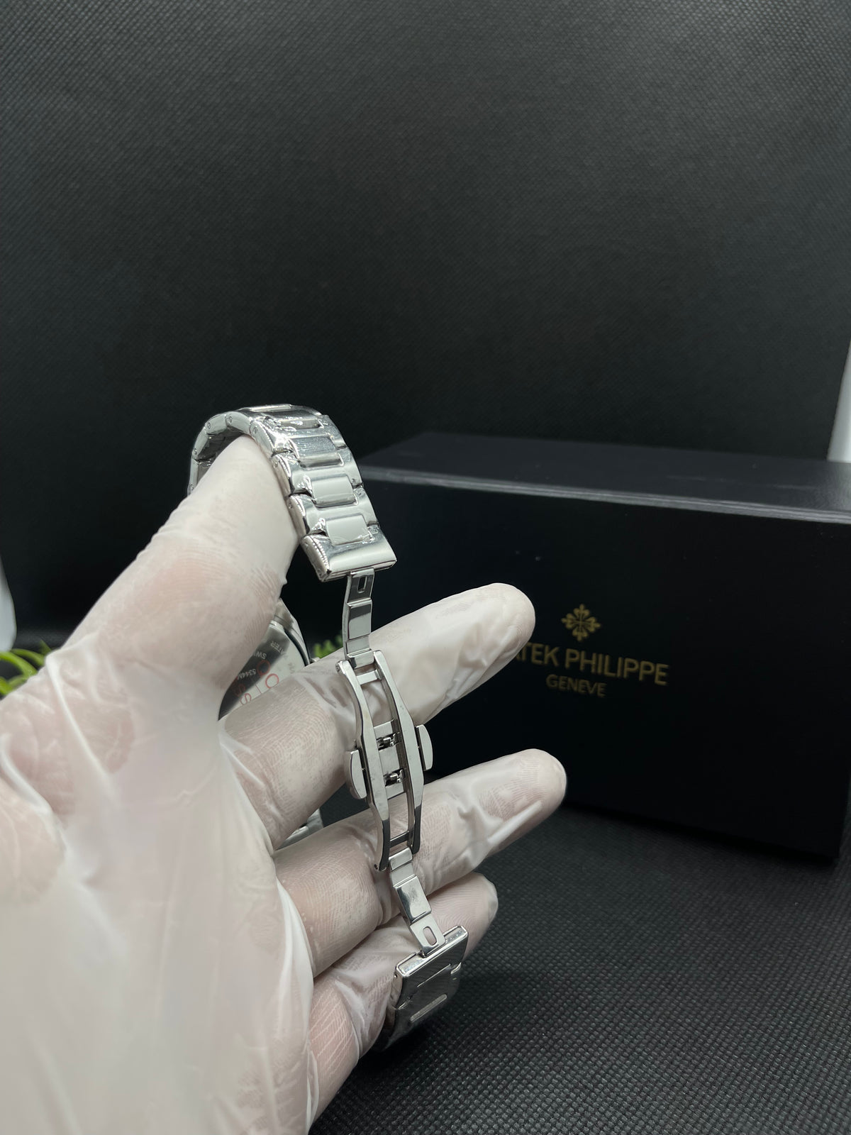 PP GENEVE IN SILVER ARABIC DIAL WITH DATE STAINLESS STEEL STRAP