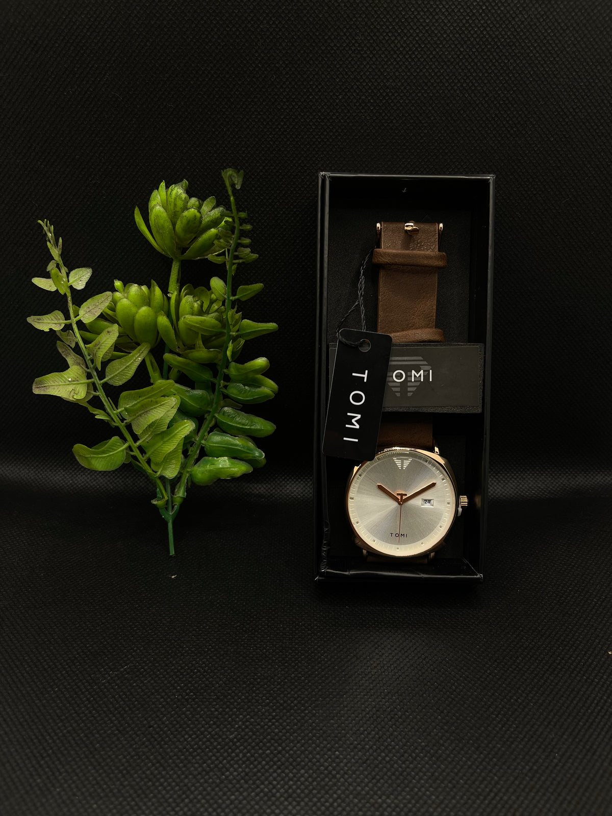 TOMI DARK BROWN LEATHER STRAP IN OFF WHITE DIAL WITH DATE