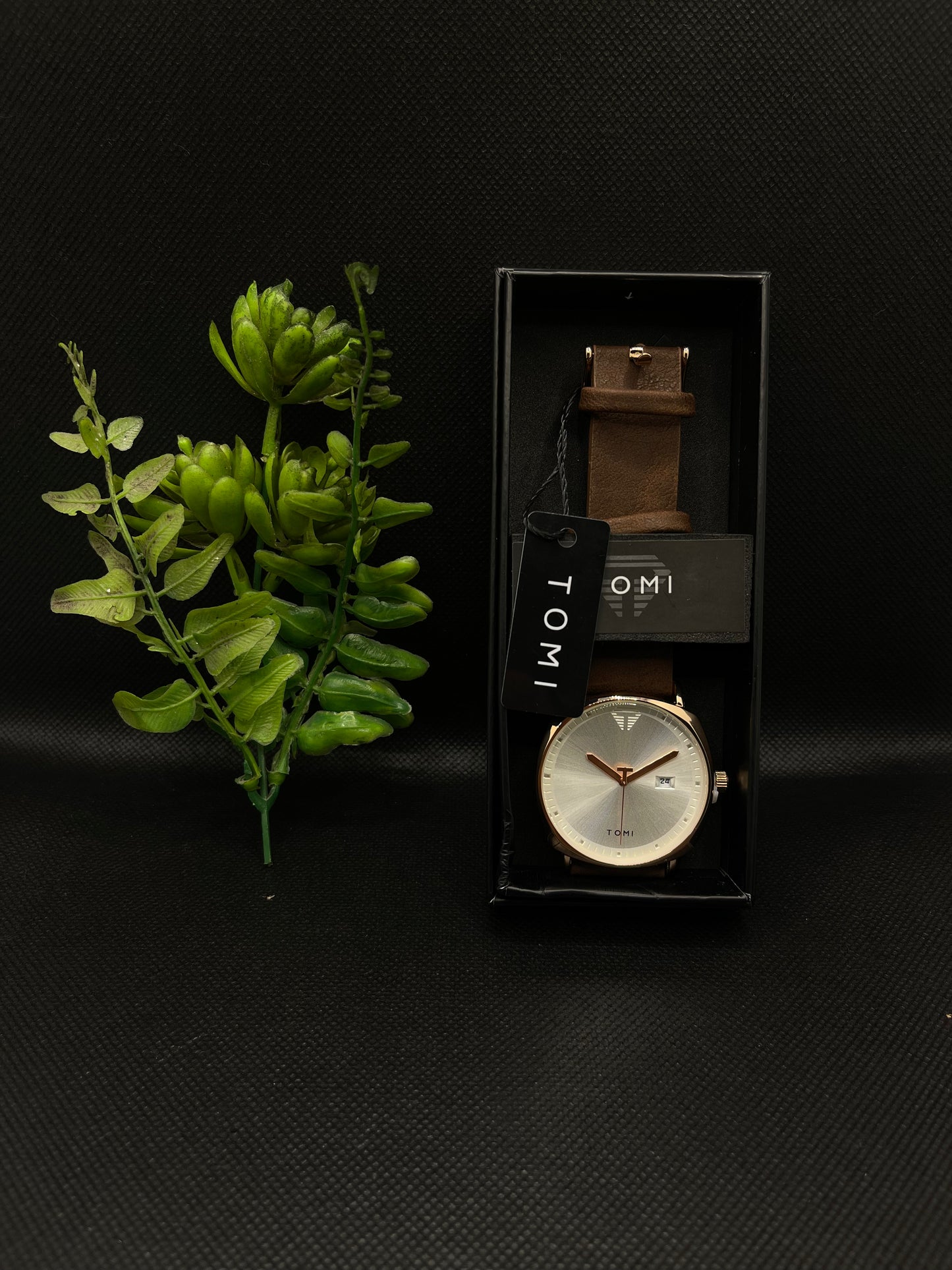 TOMI DARK BROWN LEATHER STRAP IN OFF WHITE DIAL WITH DATE