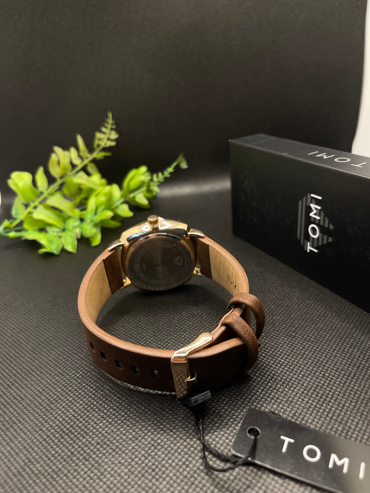 TOMI DARK BROWN LEATHER STRAP IN OFF WHITE DIAL WITH DATE