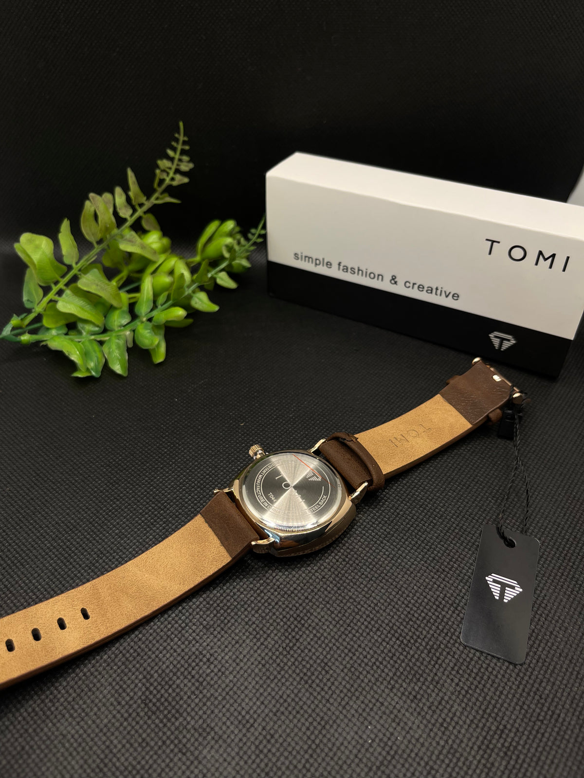 TOMI DARK BROWN LEATHER STRAP IN OFF WHITE DIAL WITH DATE