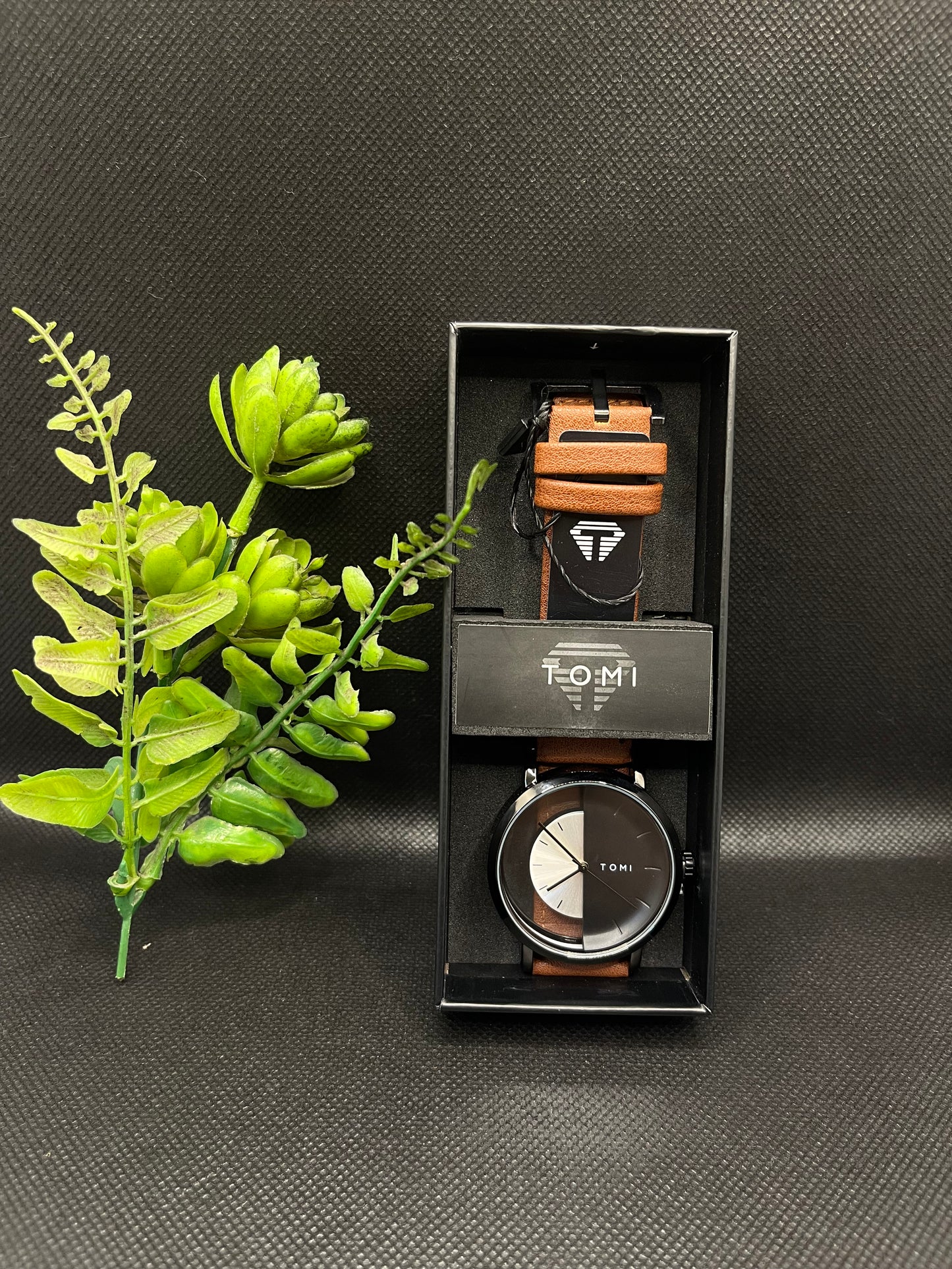 TOMI BRONZE LEATHER STRAP IN TRANSPARENT TWO TONE DIAL