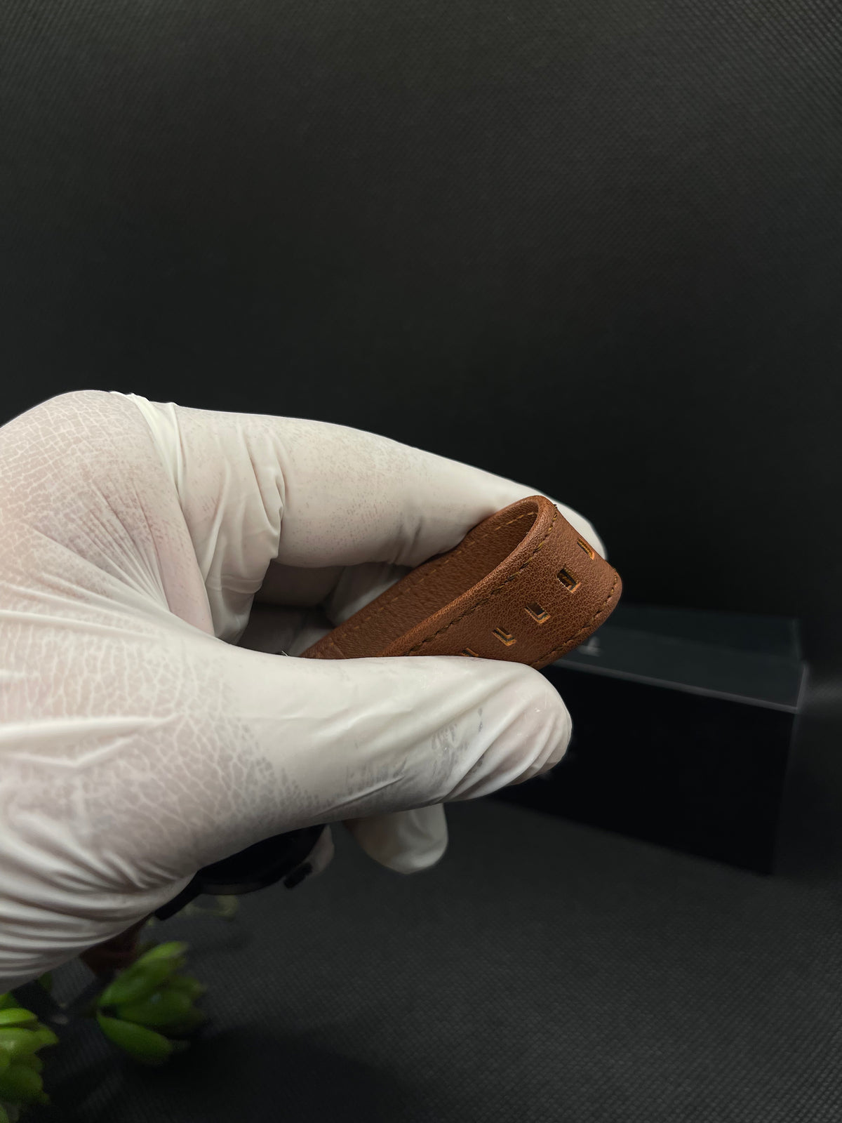 TOMI BRONZE LEATHER STRAP IN TRANSPARENT TWO TONE DIAL