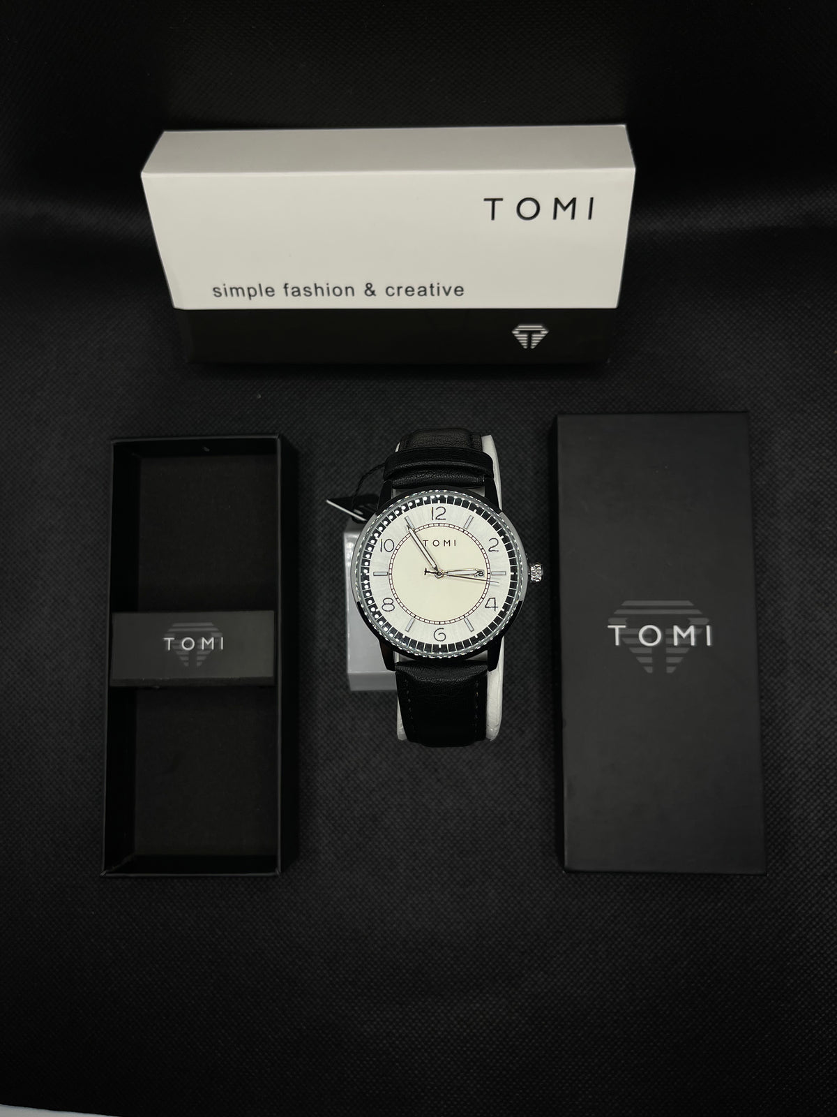 TOMI CLASSIC BLACK LEATHER STRAP IN TWO TONE DIAL WITH DATE