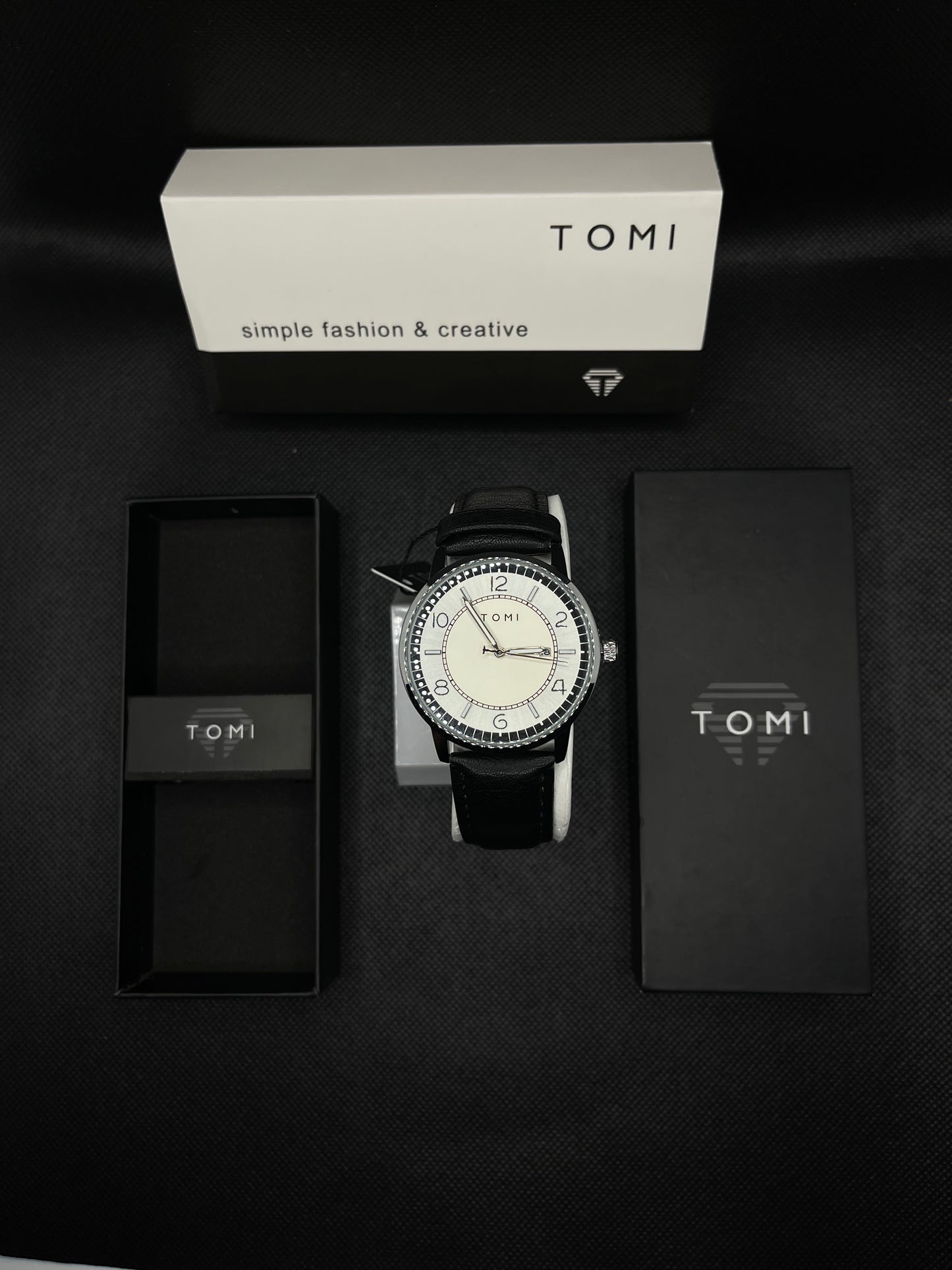 TOMI CLASSIC BLACK LEATHER STRAP IN TWO TONE DIAL WITH DATE