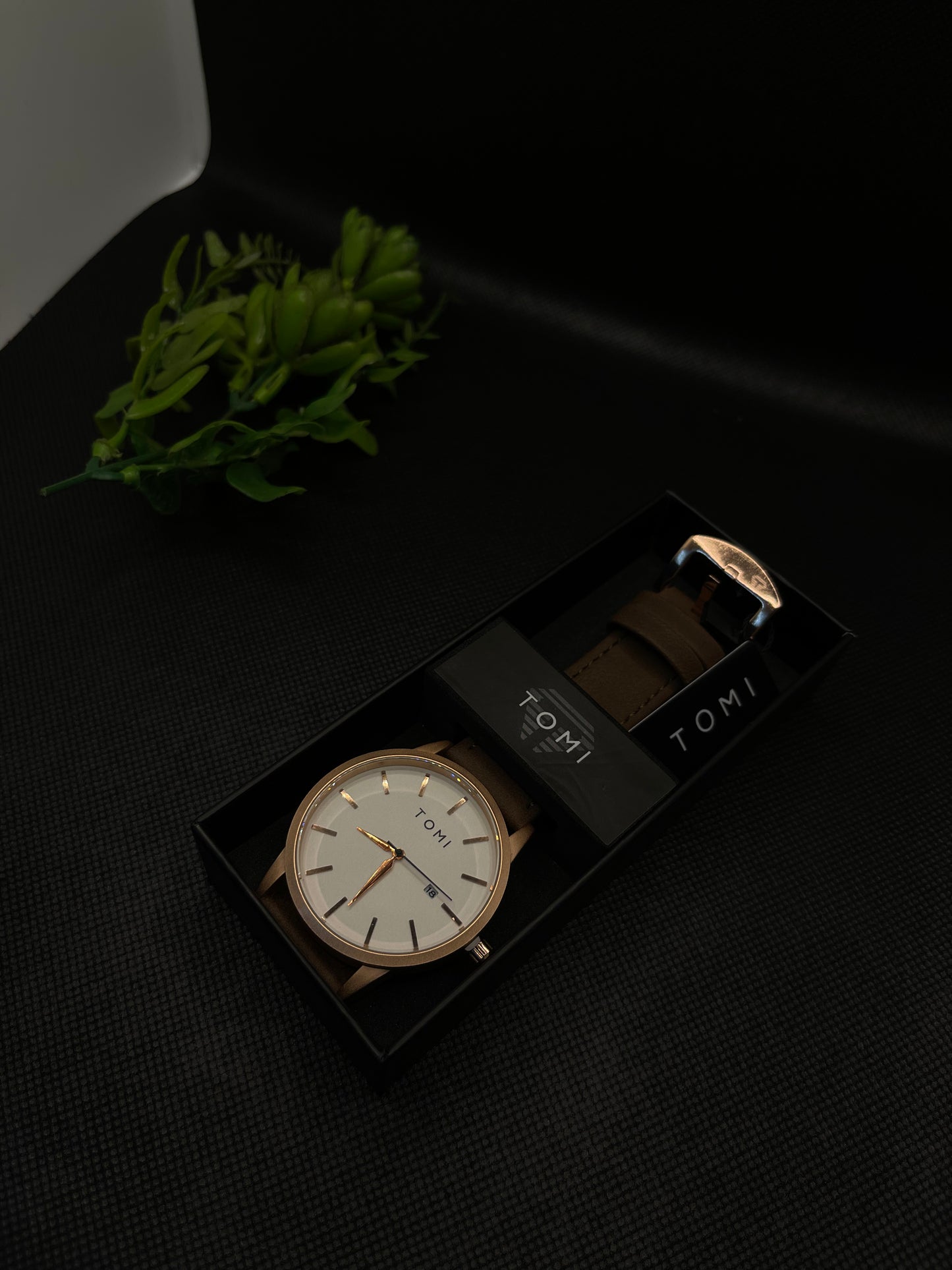 TOMI PREMIUM CHOCO BROWN LEATHER STRAP IN OFF WHITE DIAL WITH DATE