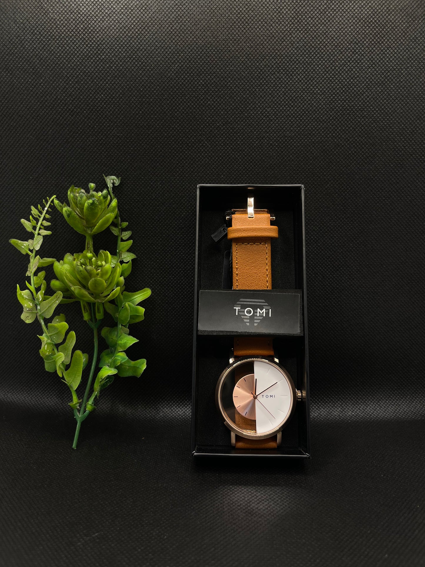 TOMI MUSTRARD LEATHER STRAP IN TRANSPARENT TWO TONE DIAL