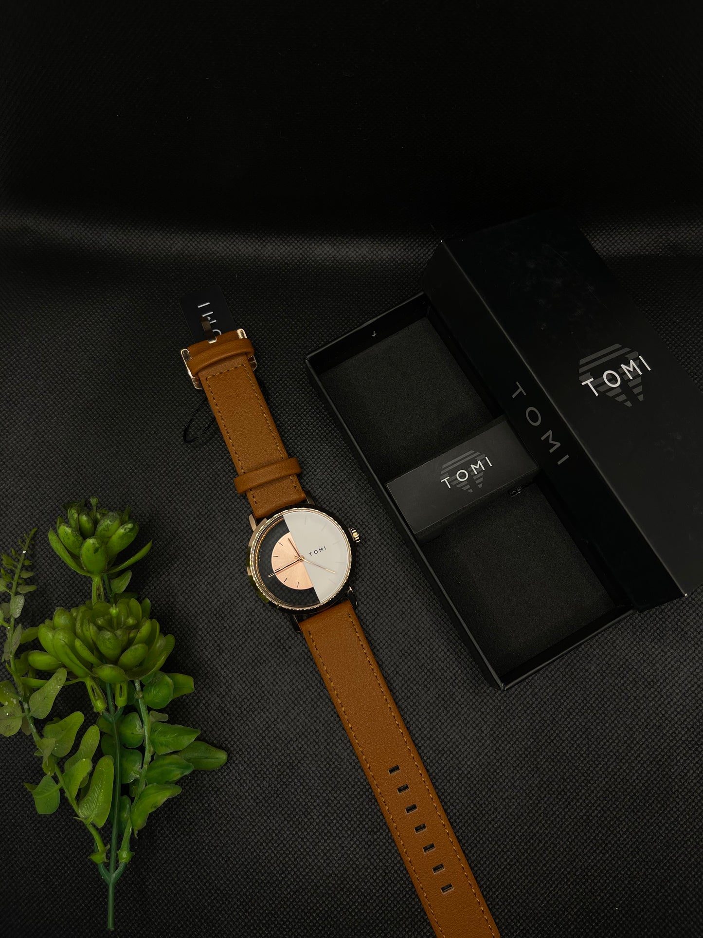 TOMI MUSTRARD LEATHER STRAP IN TRANSPARENT TWO TONE DIAL