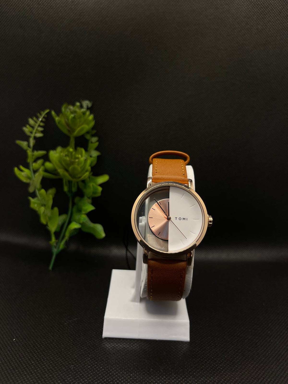 TOMI MUSTRARD LEATHER STRAP IN TRANSPARENT TWO TONE DIAL