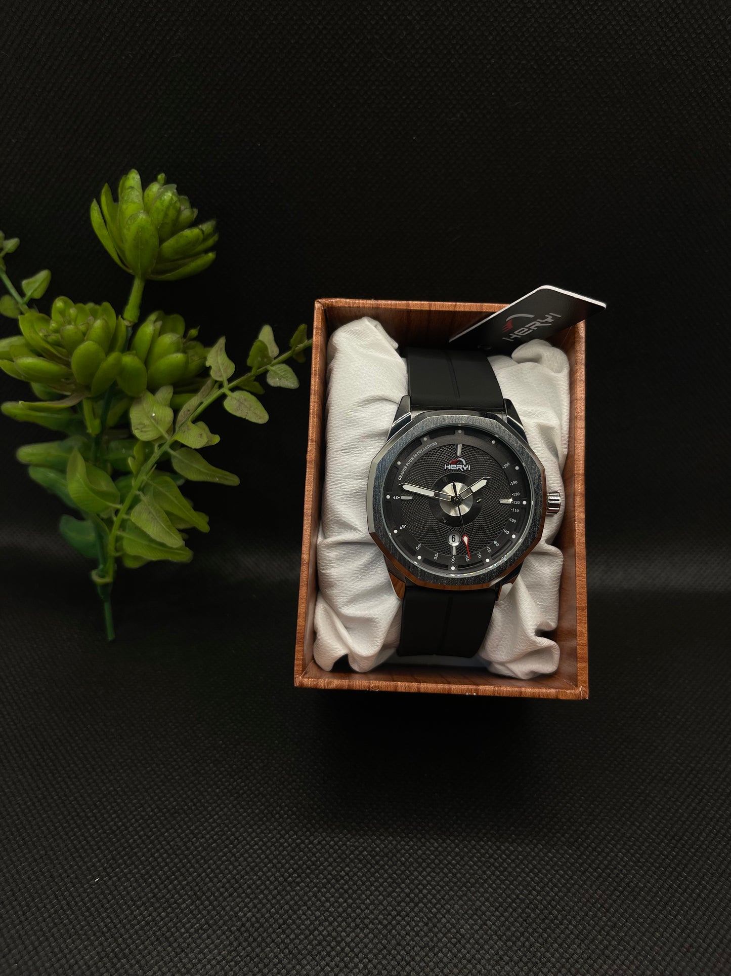 HERYI CASUAL ANALOG DIAL IN COMFORTABLE SILICONE STRAP WITH MAGNETIC LOCK