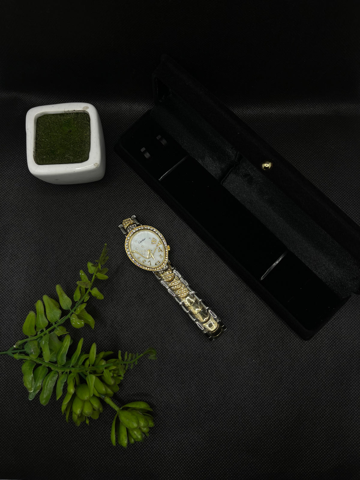 LUXURY WOMEN'S CARTIER CRYSTAL BRACELET WATCH ELEGANT OVAL & RHINESTONE DETAILING