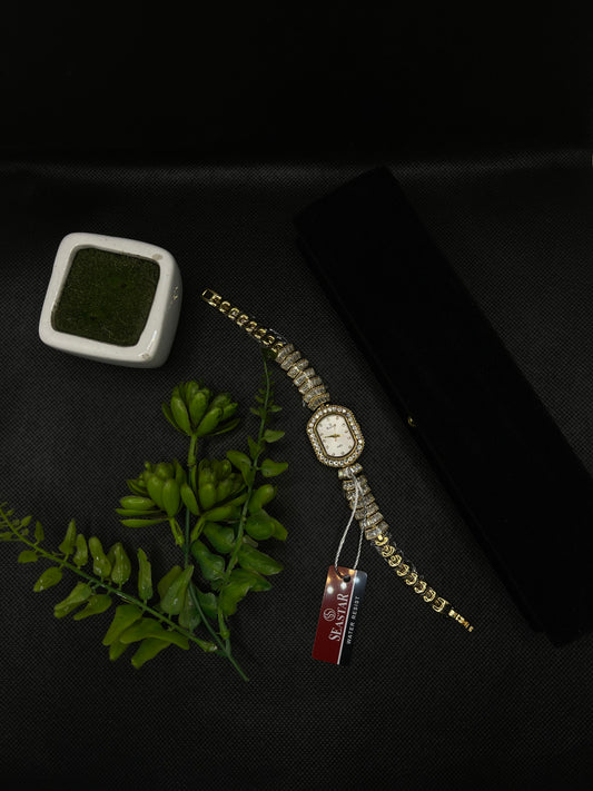 LUXURY GOLD-TONE BAND AND CRYSTAL-EMBELLISHED BEZEL WATCH FOR WOMEN