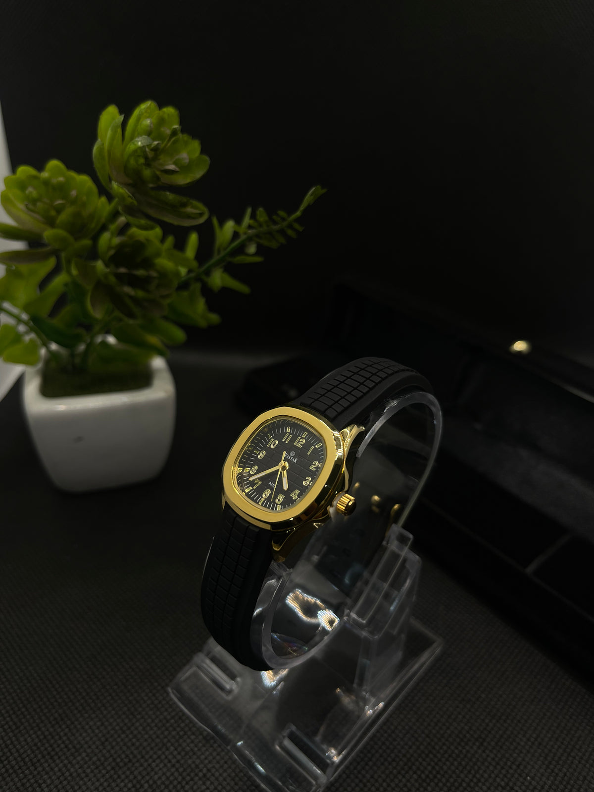 SPORT STYLE BLACK AND GOLD DIAL WITH SILICONE STRAP WATCH FOR WOMEN