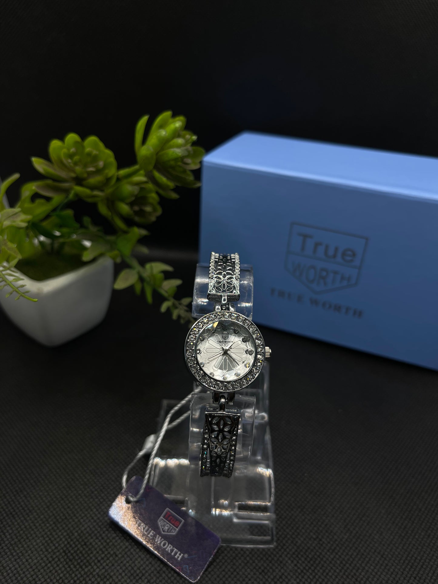 SILVER COLOURED METAL BAND AND DIAMOND-DIAL FACE WATCH FOR WOMEN