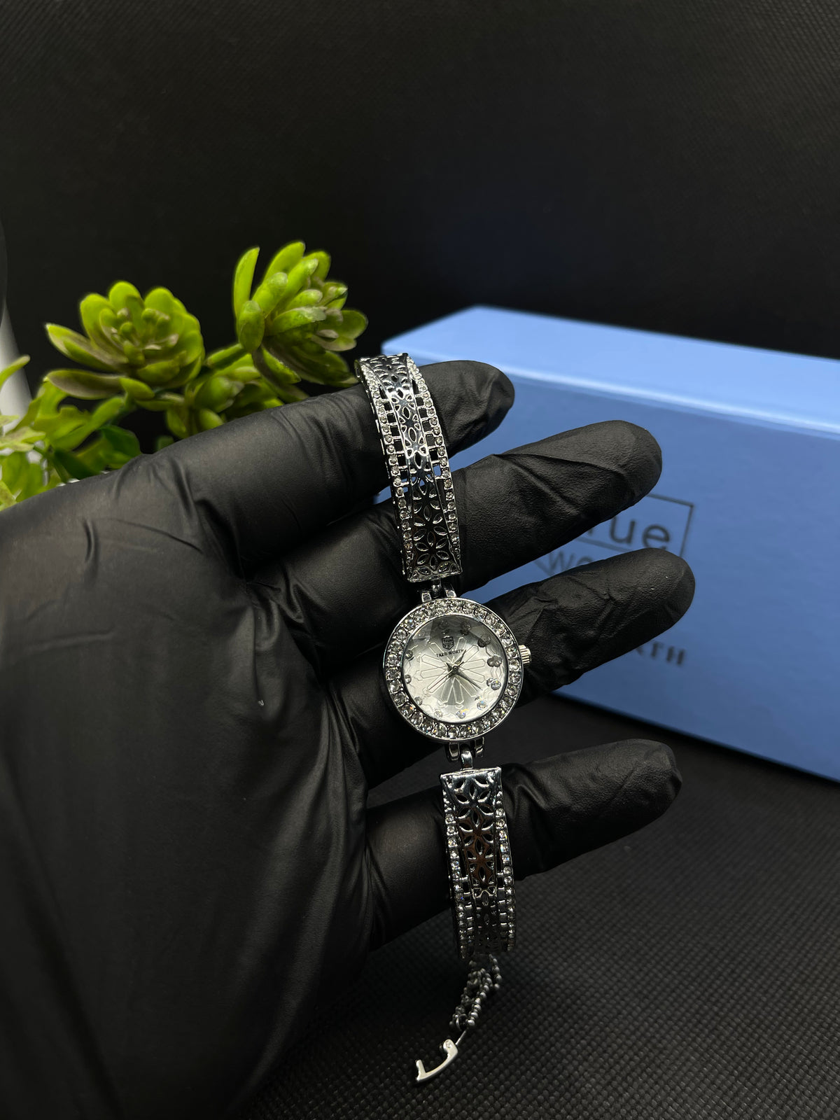 SILVER COLOURED METAL BAND AND DIAMOND-DIAL FACE WATCH FOR WOMEN