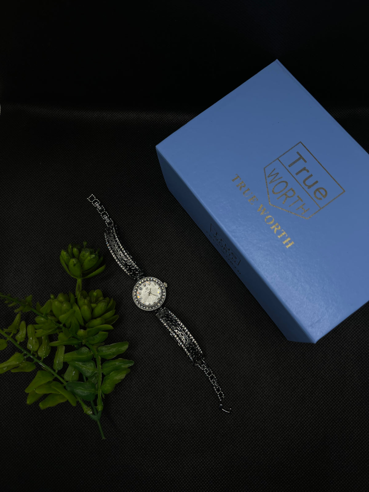 SILVER COLOURED METAL BAND AND DIAMOND-DIAL FACE WATCH FOR WOMEN