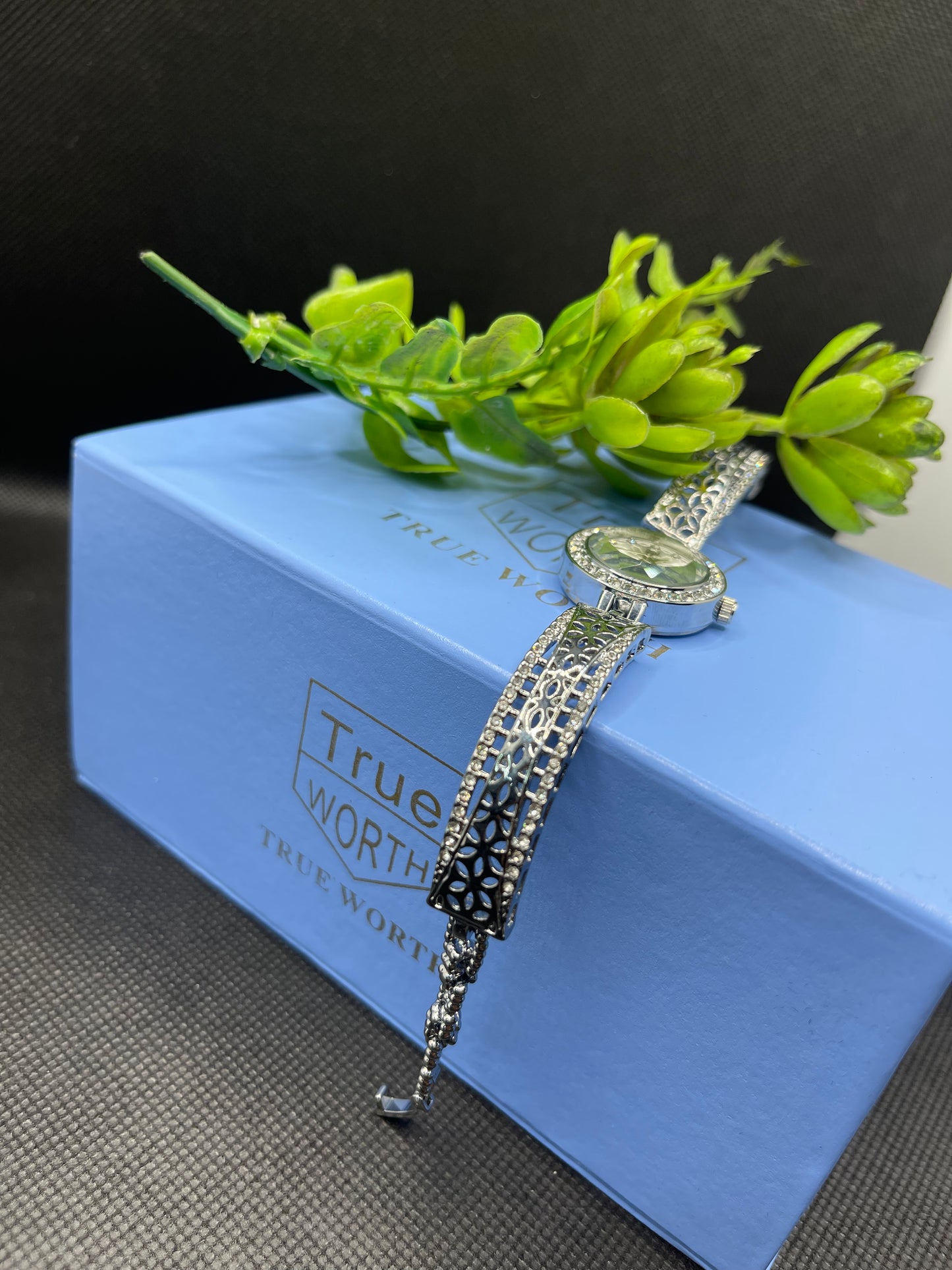 SILVER COLOURED METAL BAND AND DIAMOND-DIAL FACE WATCH FOR WOMEN