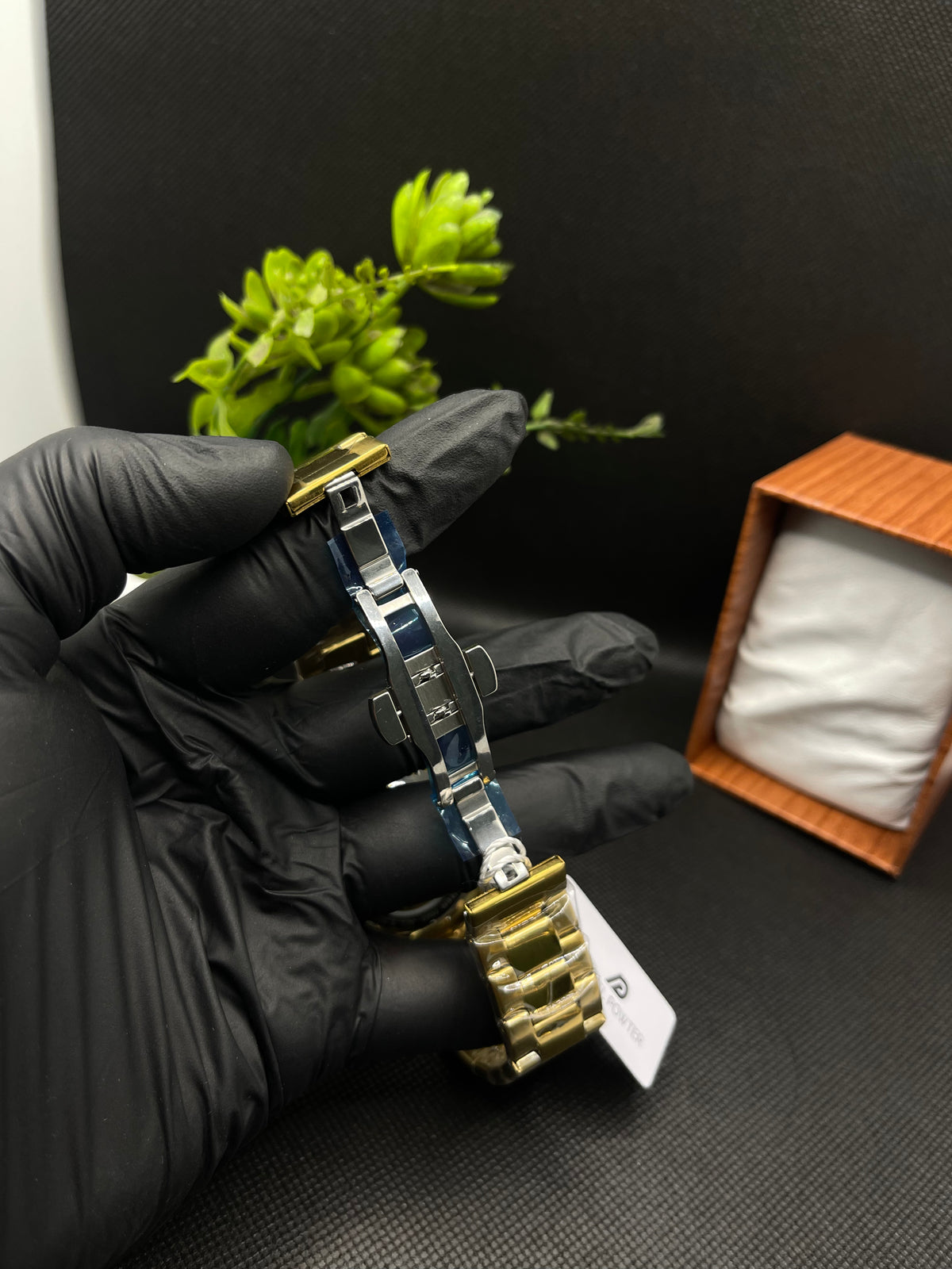 AUTOMATIC MECHANICAL GOLD WATCH WITH ROMAN COUNT SKELETON DIAL AND STAINLESS STEEL BAND