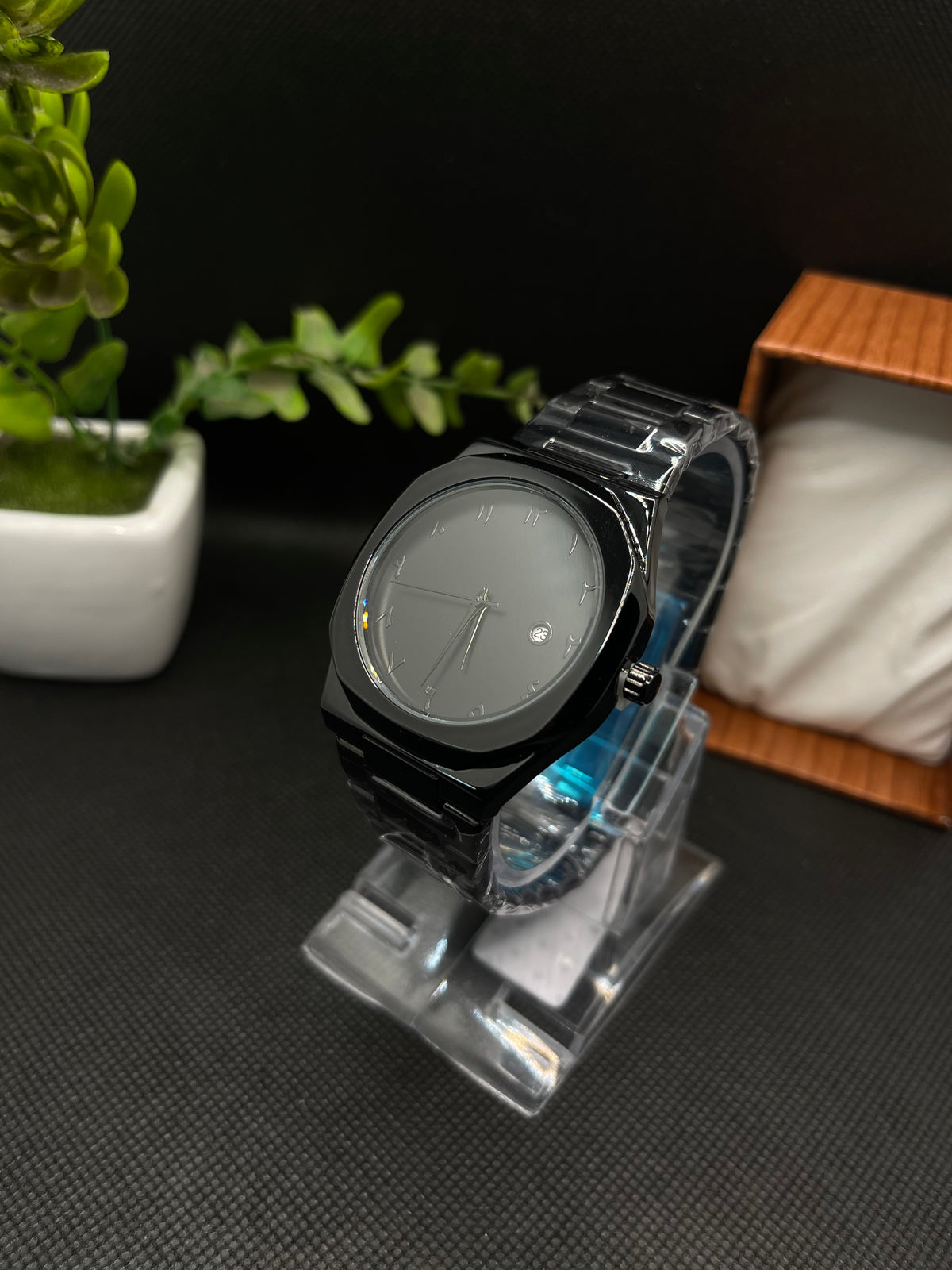 BLACK ARABIC AURA WATCH WITH DATE IN STAINLESS STEEL CHAIN