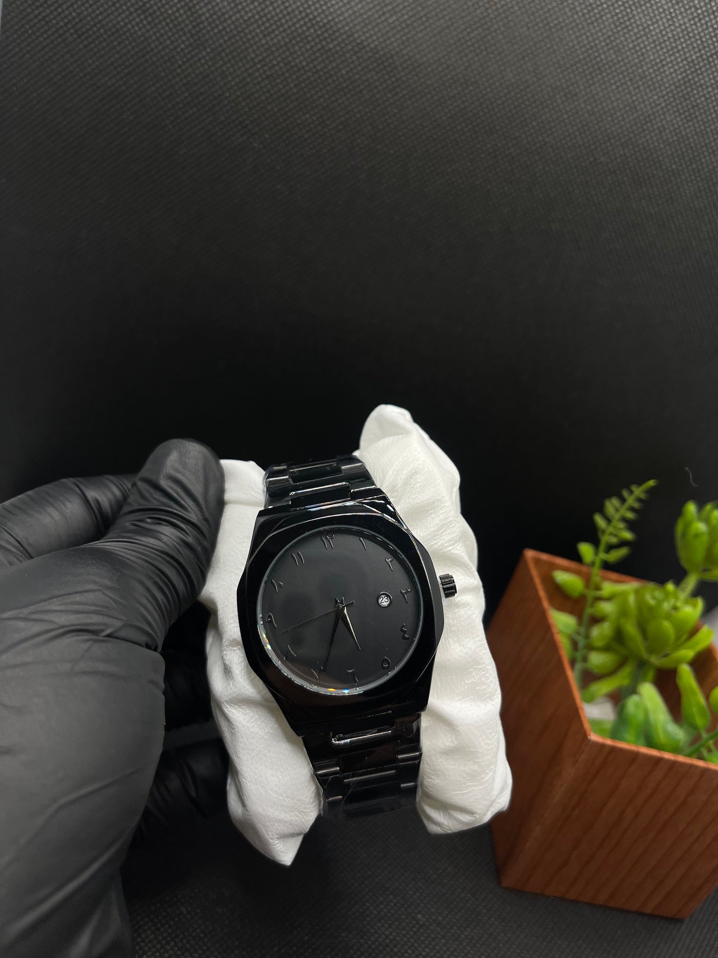 BLACK ARABIC AURA WATCH WITH DATE IN STAINLESS STEEL CHAIN