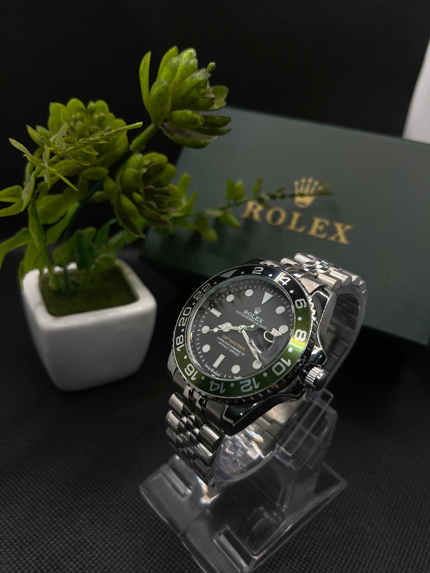 RLX GMT-MASTER WITH BLACK AND GREEN CERACHROM BEZAL AND JUBILEE CHAIN