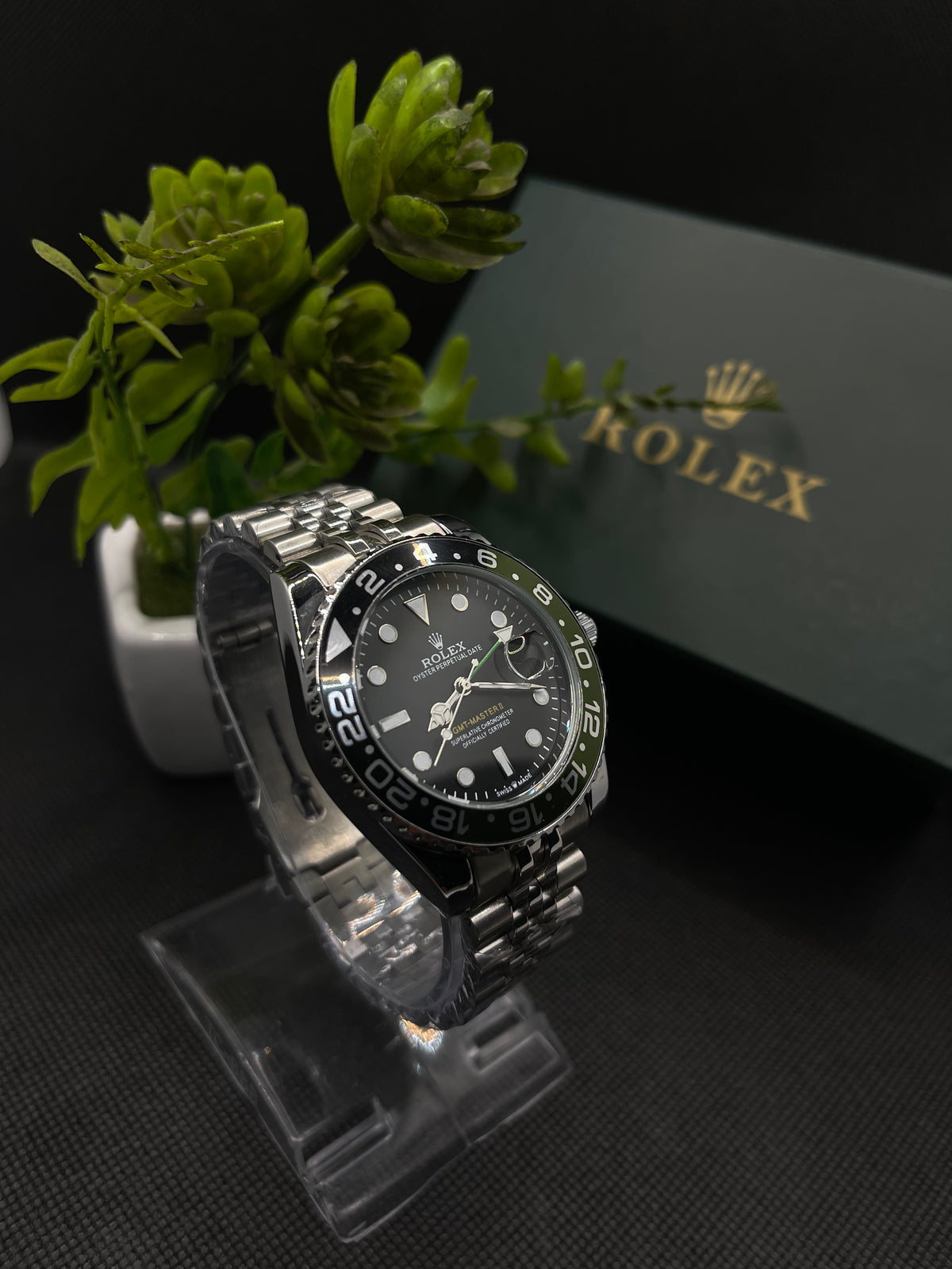 RLX GMT-MASTER WITH BLACK AND GREEN CERACHROM BEZAL AND JUBILEE CHAIN