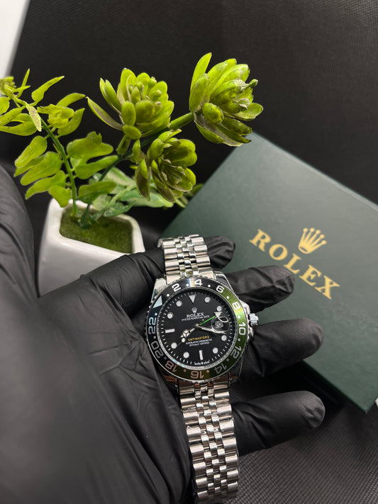 RLX GMT-MASTER WITH BLACK AND GREEN CERACHROM BEZAL AND JUBILEE CHAIN