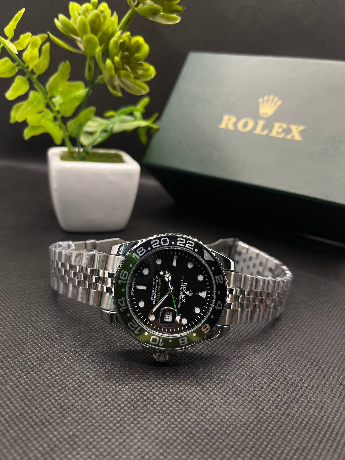 RLX GMT-MASTER WITH BLACK AND GREEN CERACHROM BEZAL AND JUBILEE CHAIN