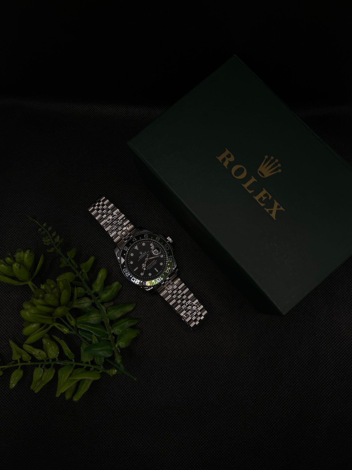 RLX GMT-MASTER WITH BLACK AND GREEN CERACHROM BEZAL AND JUBILEE CHAIN