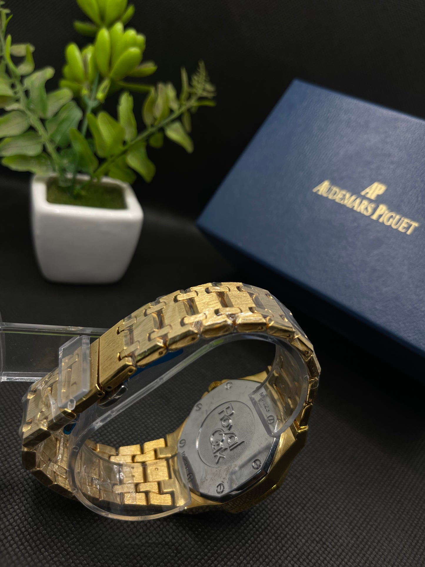 AP BLACK DIAL ROYAL OAK WEIGHTED IN GOLDEN CASE AND CHAIN