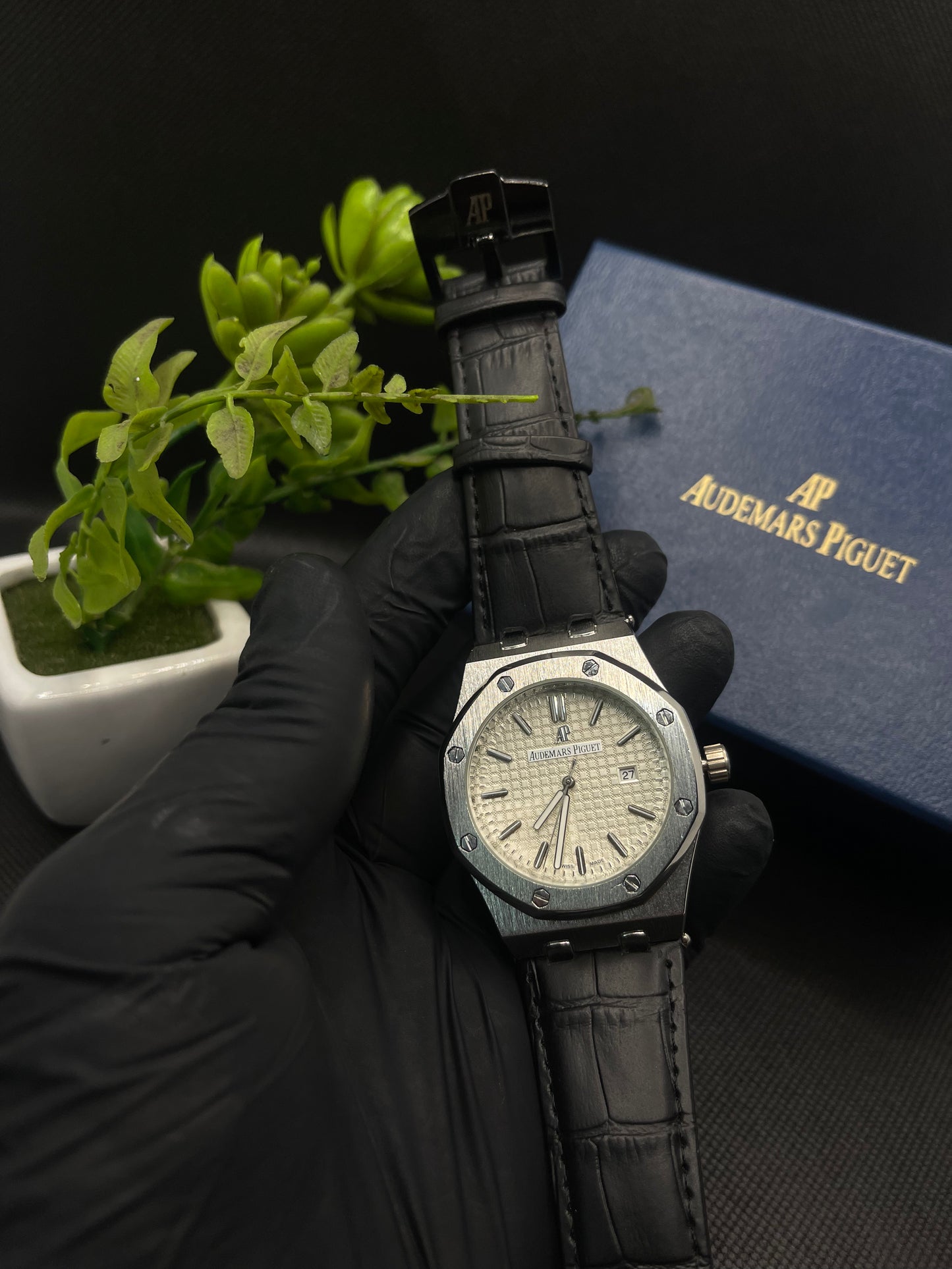 AP WHITE DIAL ROYAL OAK WITH DATE IN PREMIUM BLACK LEATHER STRAP