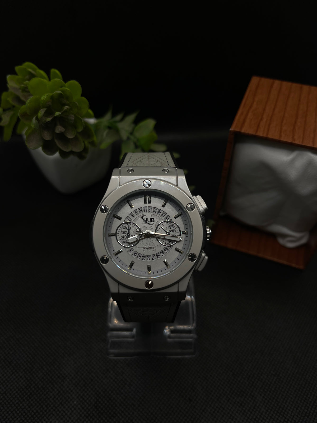 HB CLASSIC FUSION CHRONOGRAPH WITH DATE IN SILVER STRAP