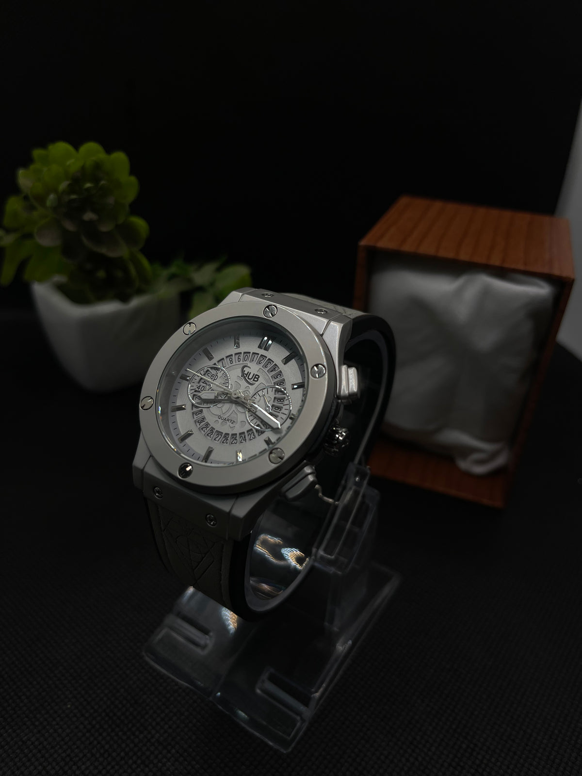 HB CLASSIC FUSION CHRONOGRAPH WITH DATE IN SILVER STRAP