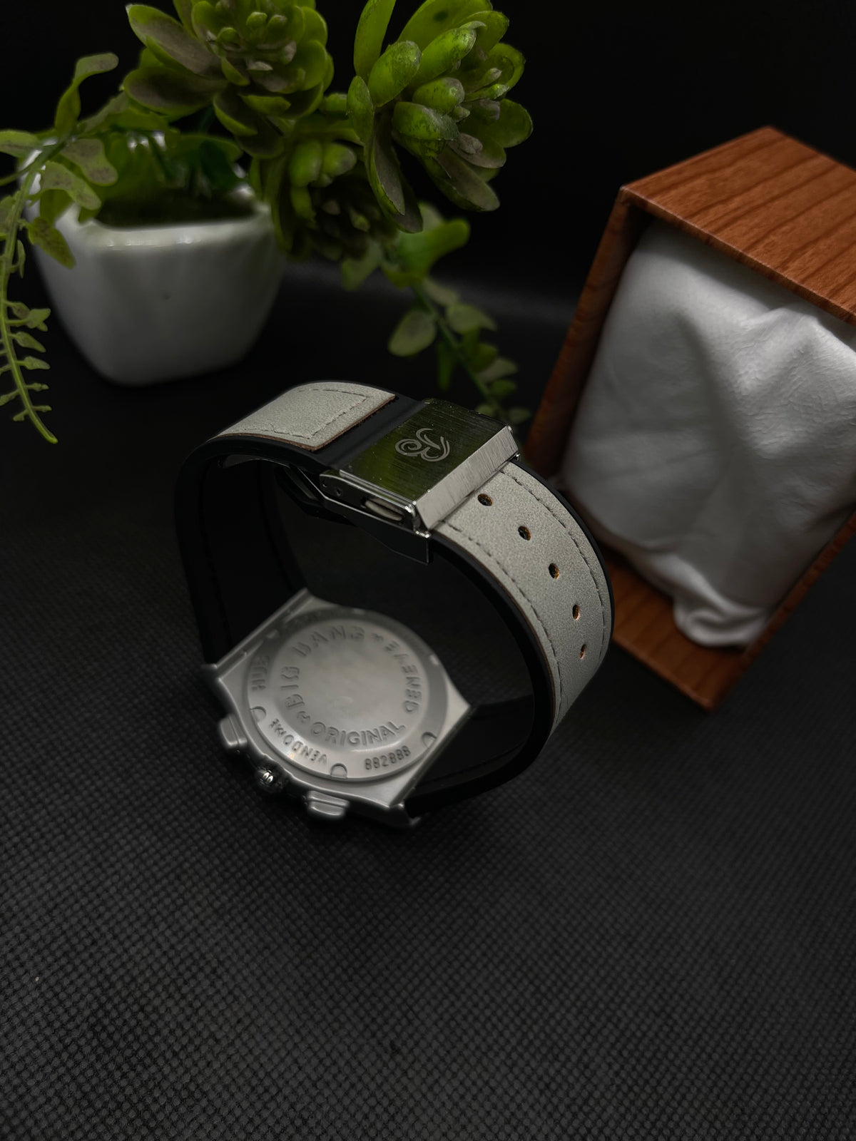 HB CLASSIC FUSION CHRONOGRAPH WITH DATE IN SILVER STRAP