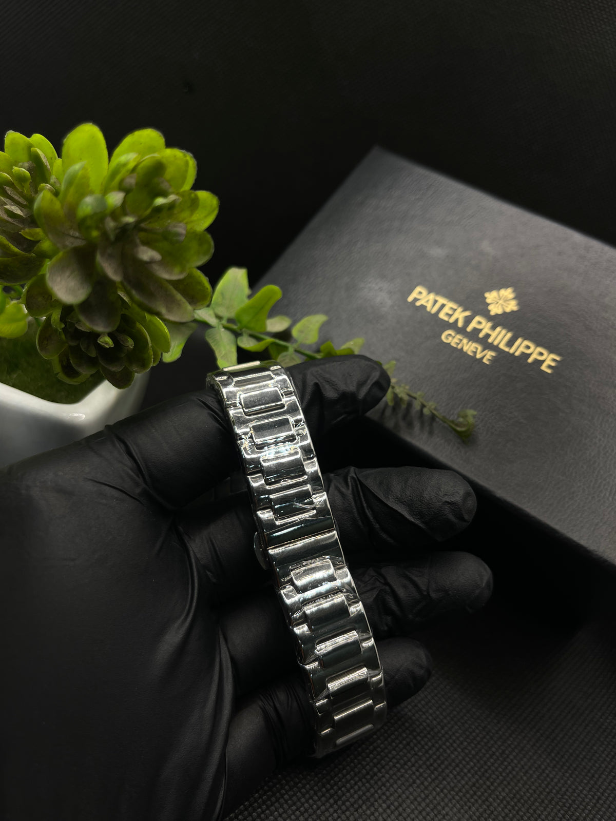 PP GENEVE BLACK TEXTURE DIAL WITH DATE IN SILVER STAINLESS STEEL STRAP